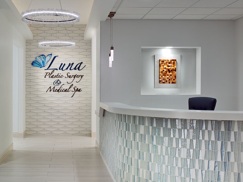 luna plastic surgery and medical spa logo